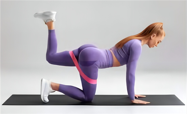 No dumbbells? Resistance bands can also train upper body strength