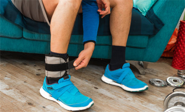 What are the advantages and disadvantages of different kinds of ankle weights?