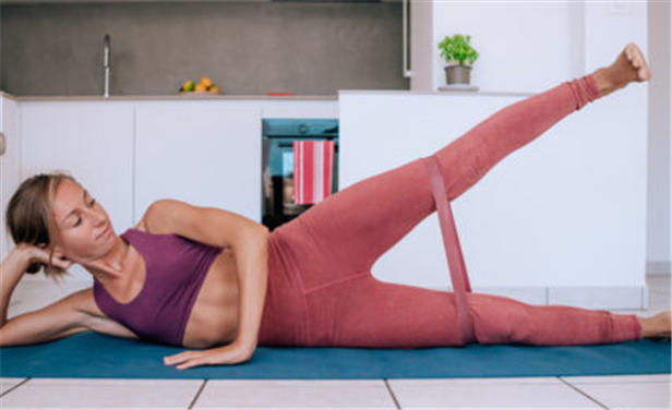 How to fully use the resistance band to exercise in the dormitory?